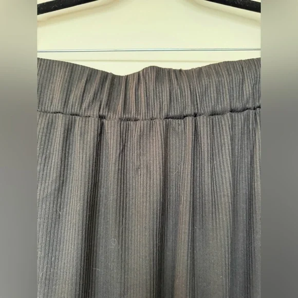 Black Ribbed Skirt - Picture 3 of 6